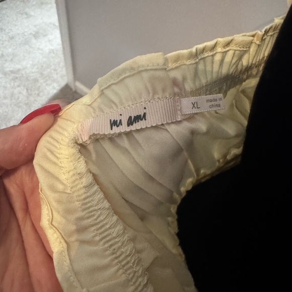 Miami Cream Ruffled Top - Picture 5 of 5